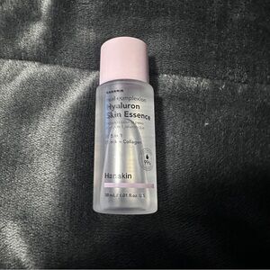 Hanskin Hyaluron Essence Sample
